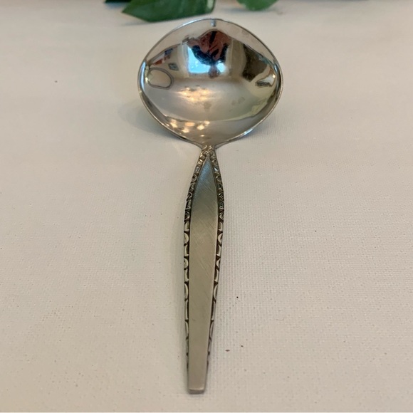 Oneida Community VENETIA Stainless GRAVY LADLE Burnished Glossy Flatware Tapered - Picture 1 of 7